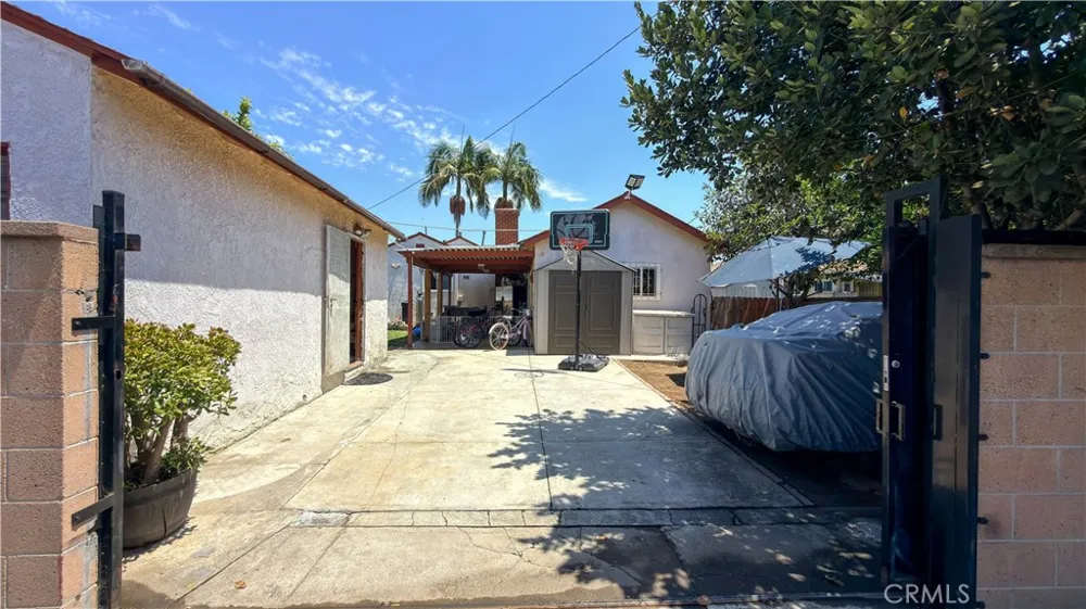 10239 Garfield South Gate, CA 90280