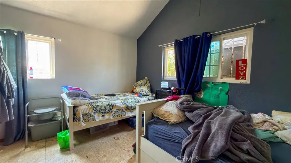 10239 Garfield South Gate, CA 90280