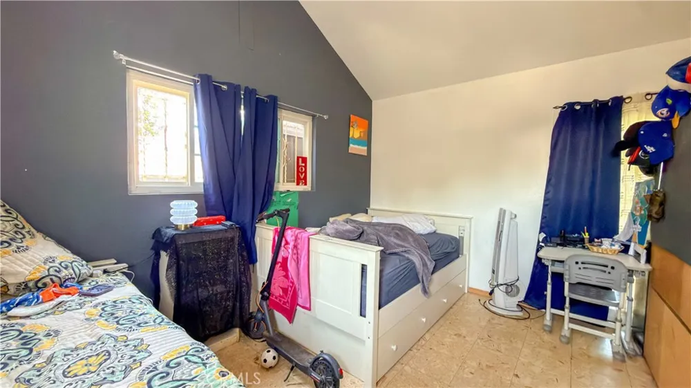 10239 Garfield South Gate, CA 90280