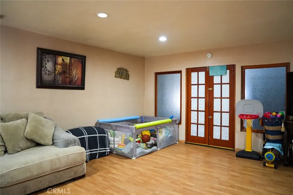 10239 Garfield South Gate, CA 90280