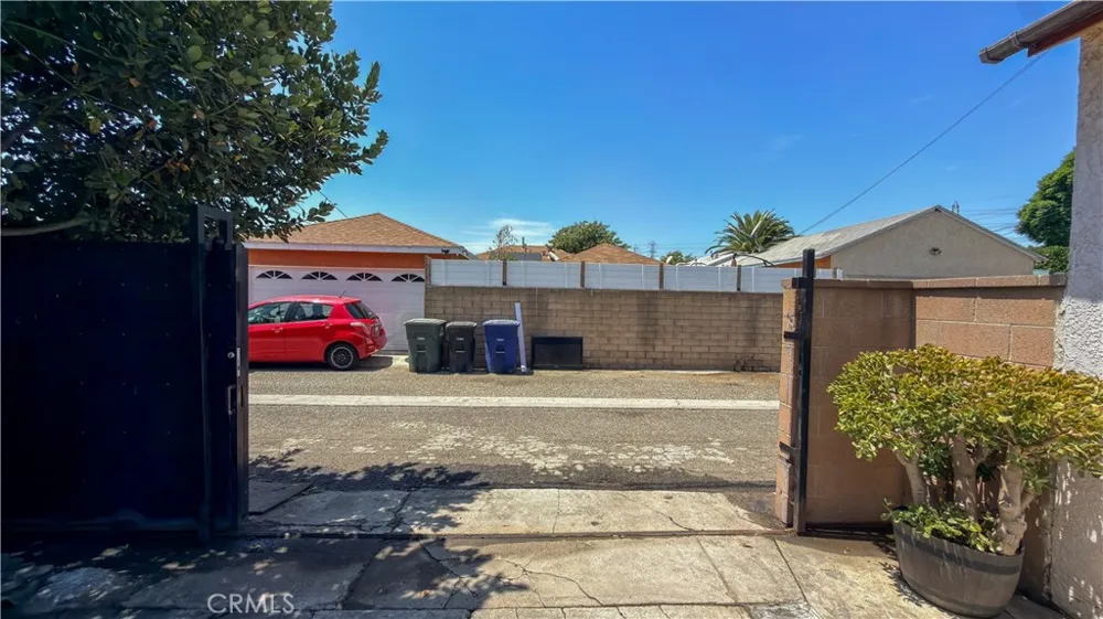 10239 Garfield South Gate, CA 90280
