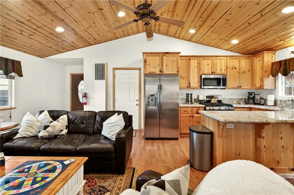 2089 Shady Big Bear City, CA 92314