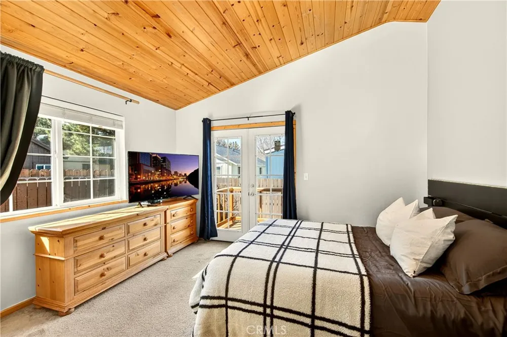 2089 Shady Big Bear City, CA 92314