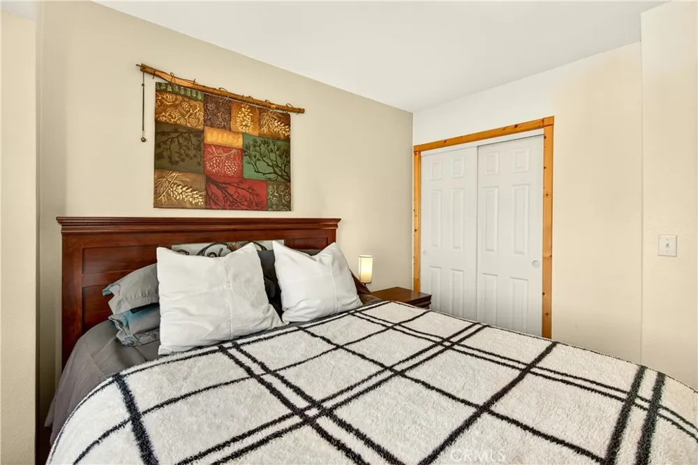 2089 Shady Big Bear City, CA 92314