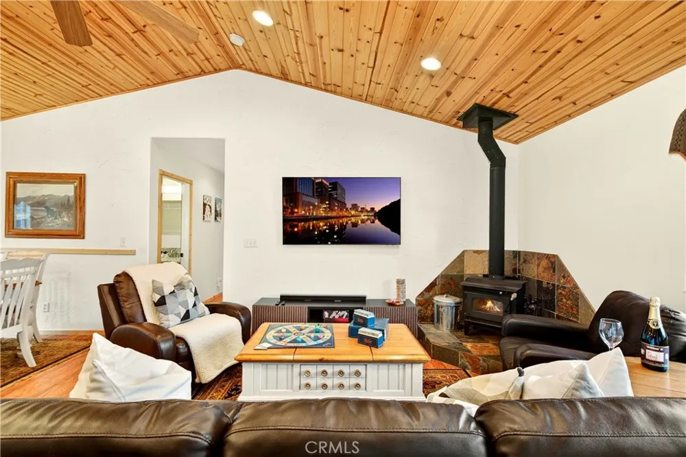 2089 Shady Big Bear City, CA 92314