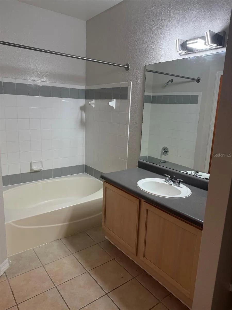 6685 QUEENS BOROUGH AVENUE #207 Orlando, FL 32835