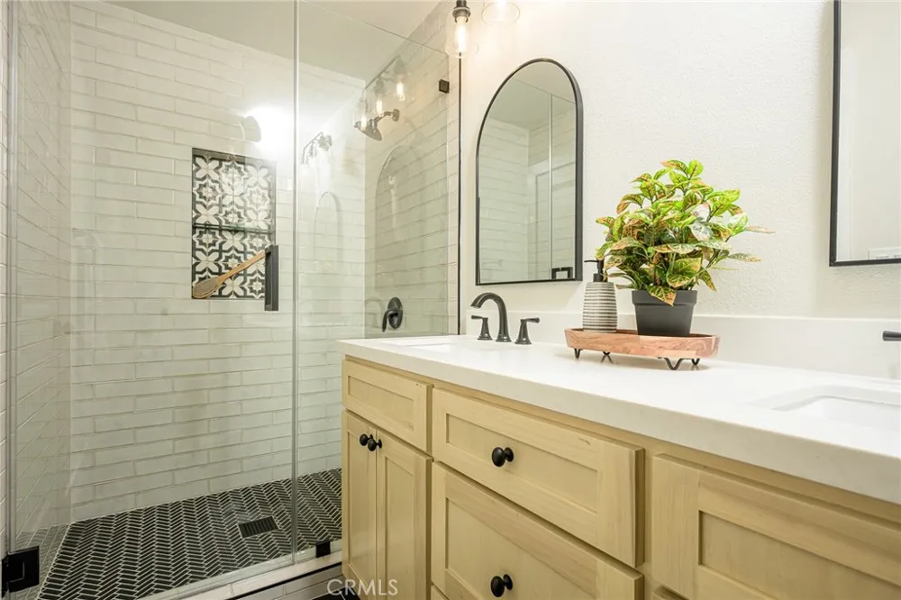 12126 Ainsworth St Los Angeles, CA 90044
