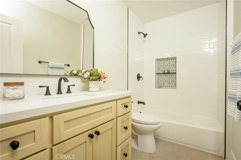 12126 Ainsworth St Los Angeles, CA 90044
