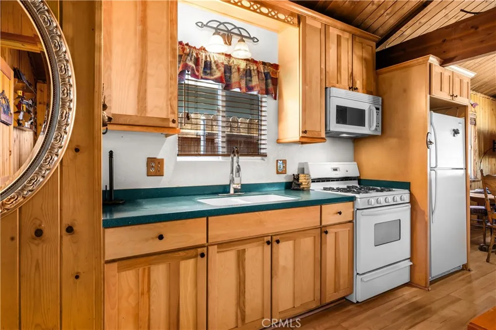 906 W Country Club Boulevard Big Bear City, CA 92314