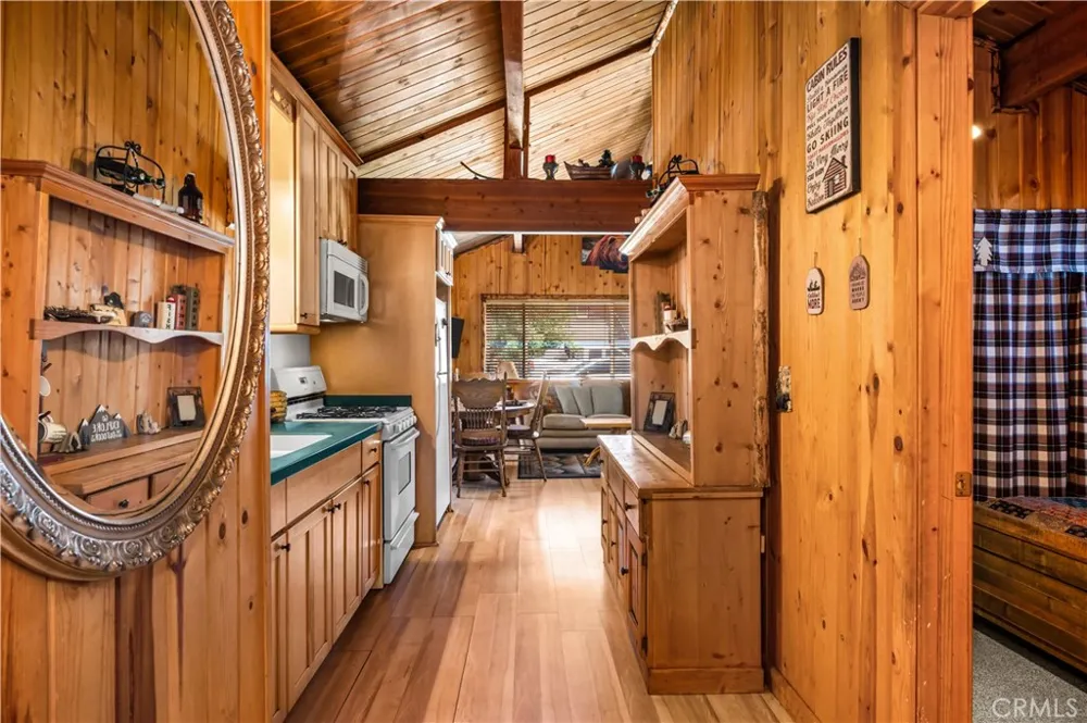 906 W Country Club Boulevard Big Bear City, CA 92314