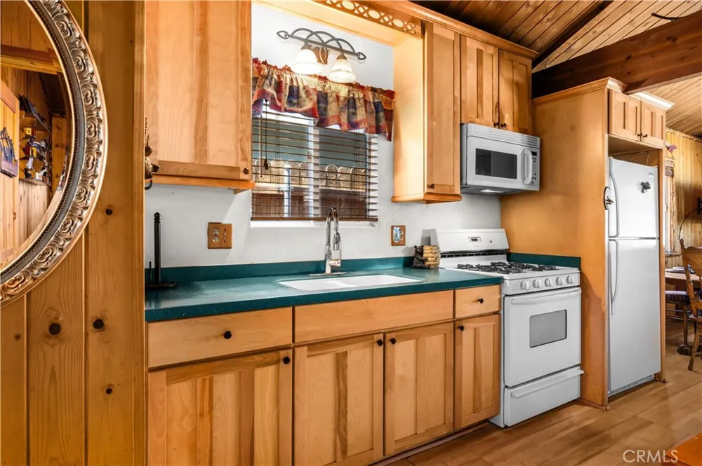 906 W Country Club Boulevard Big Bear City, CA 92314