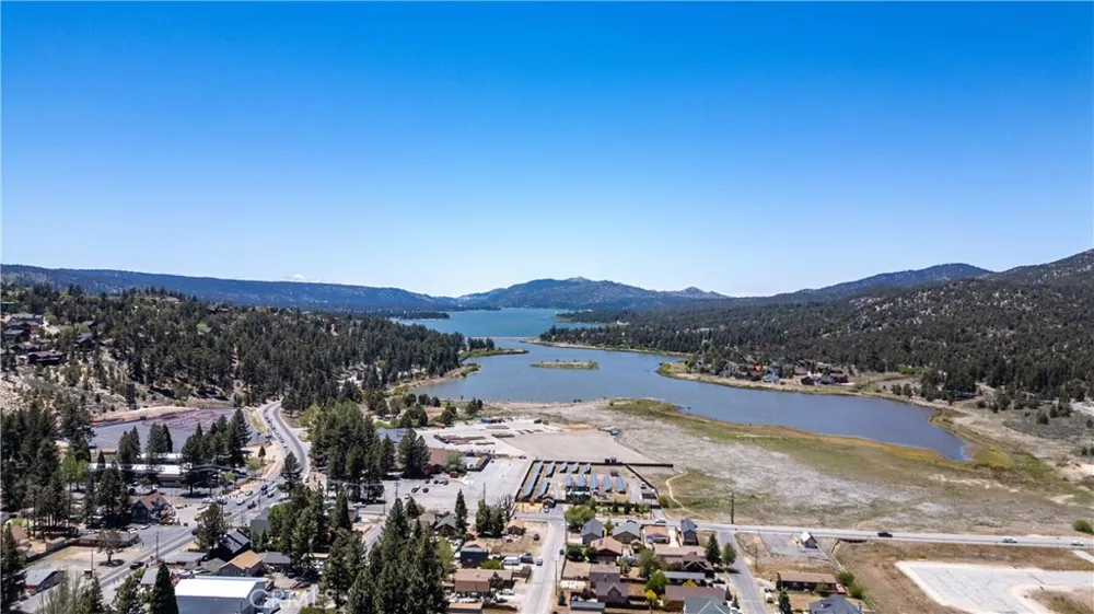 906 W Country Club Boulevard Big Bear City, CA 92314