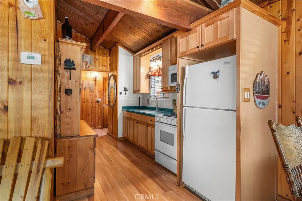 906 W Country Club Boulevard Big Bear City, CA 92314