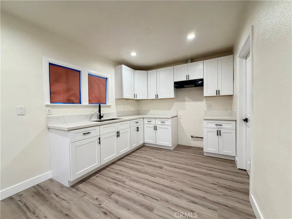 1115 S Acacia Compton, CA 90220
