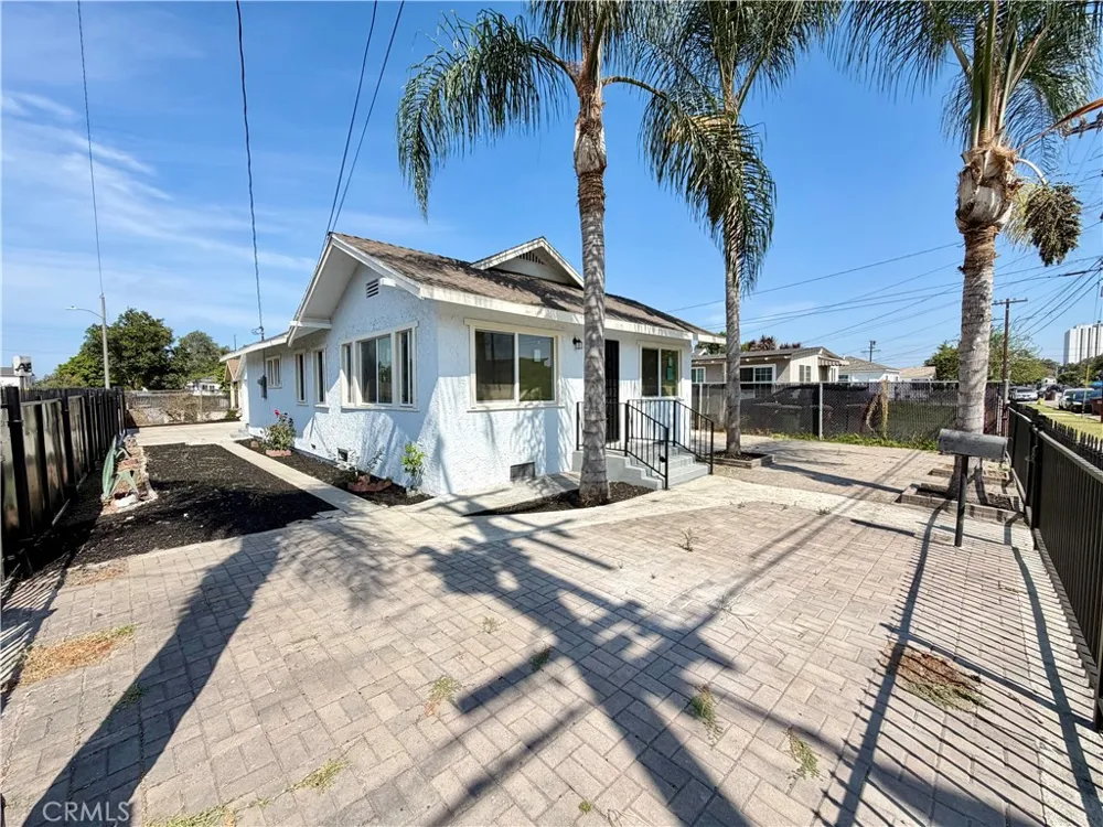 1115 S Acacia Compton, CA 90220