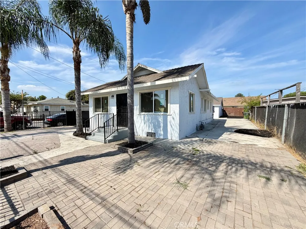 1115 S Acacia Compton, CA 90220