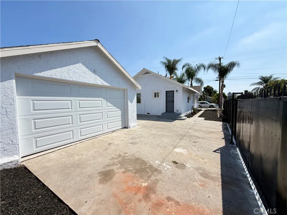 1115 S Acacia Compton, CA 90220