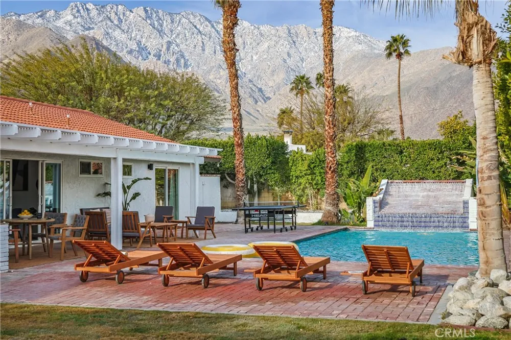 360 W Pico Palm Springs, CA 92262
