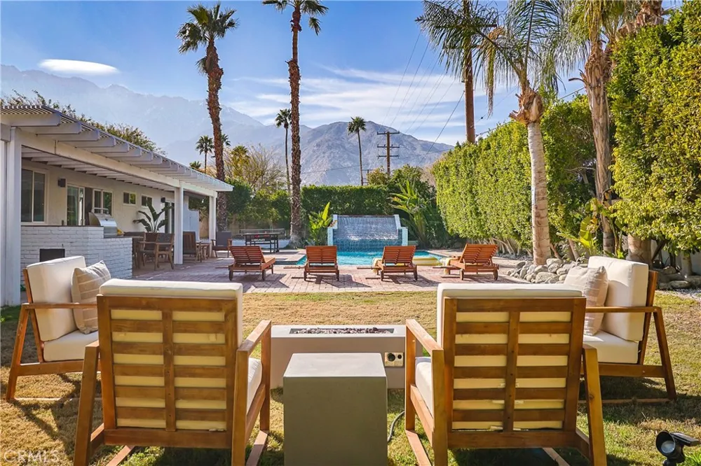 360 W Pico Palm Springs, CA 92262