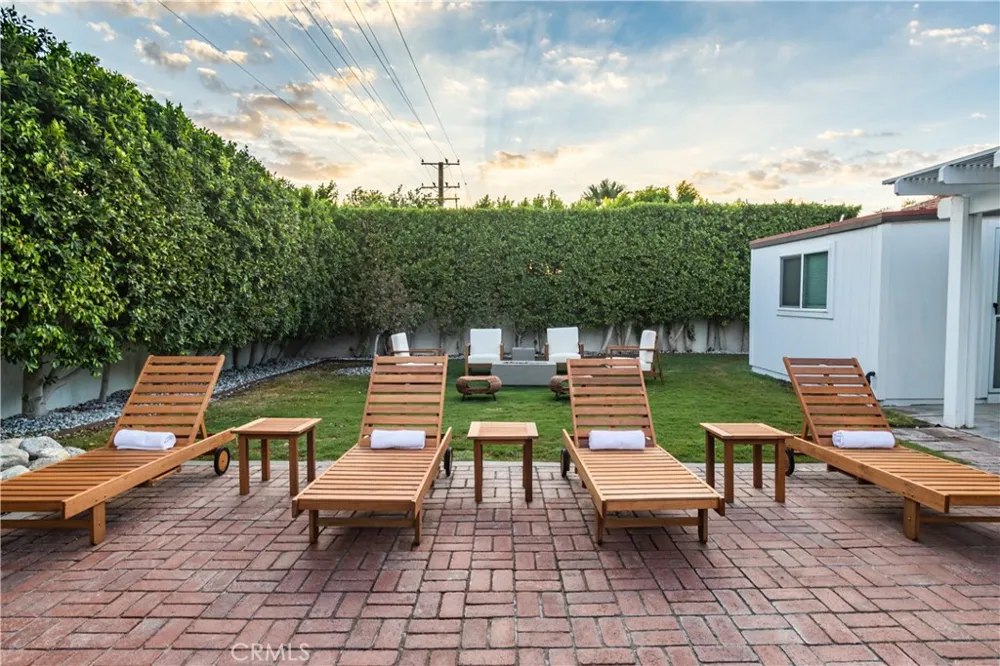 360 W Pico Palm Springs, CA 92262