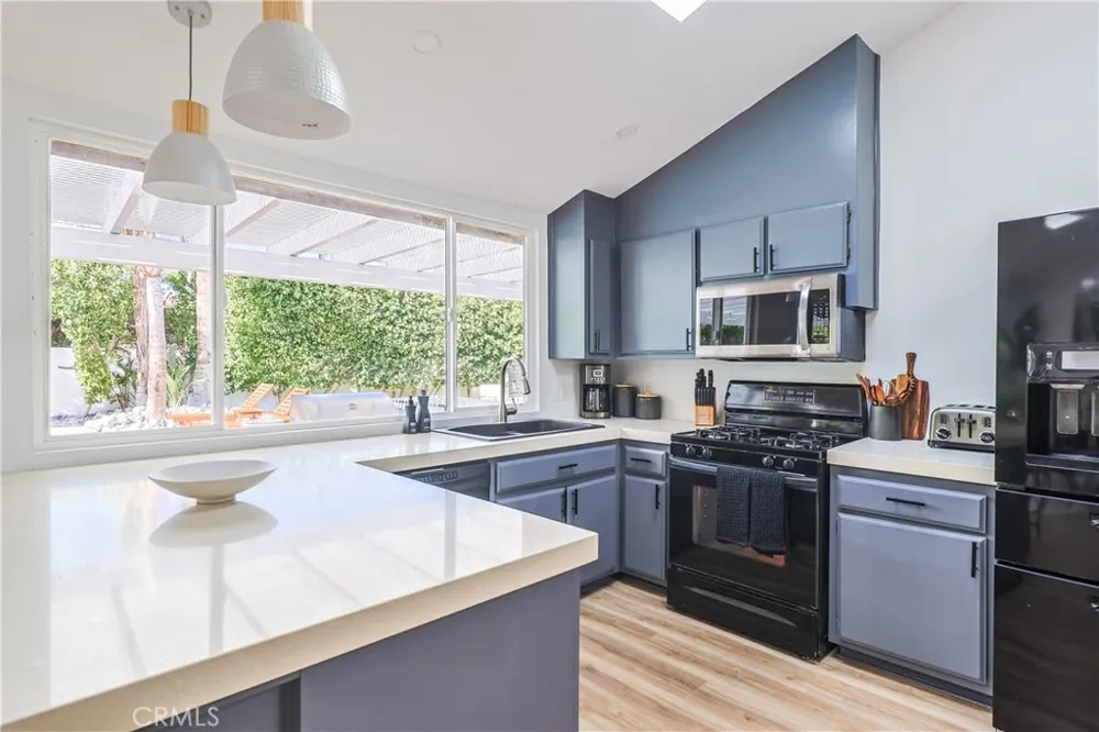 360 W Pico Palm Springs, CA 92262