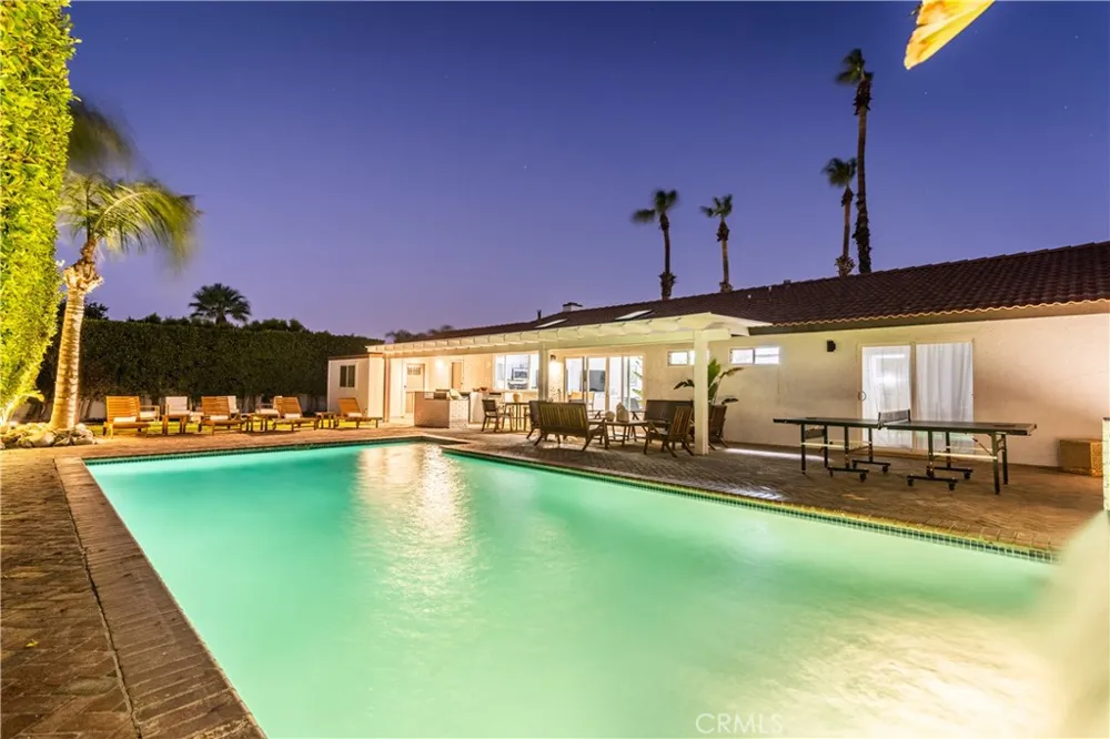 360 W Pico Palm Springs, CA 92262
