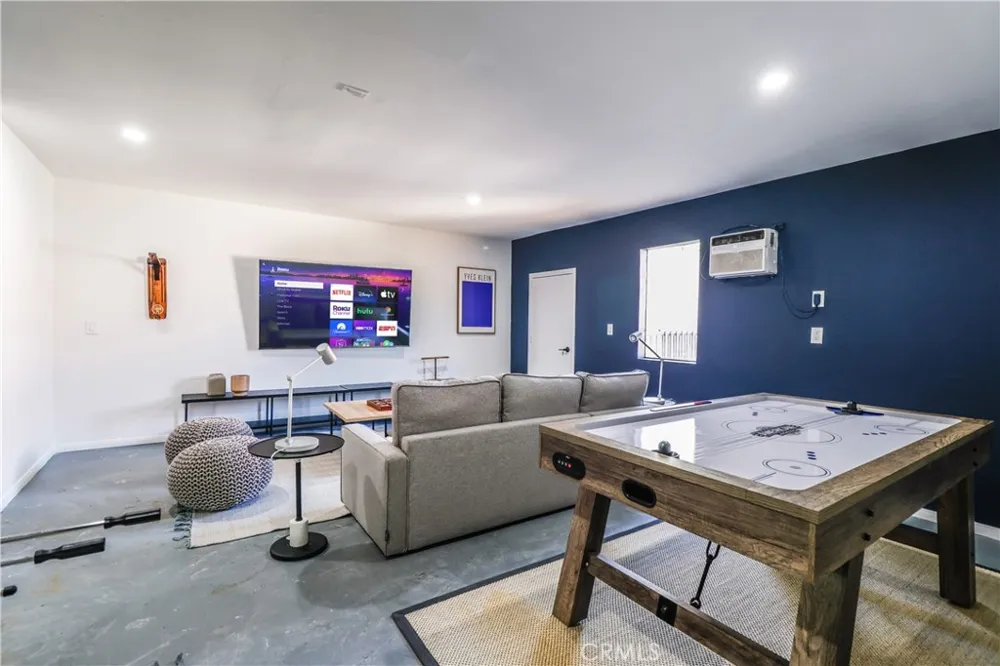 360 W Pico Palm Springs, CA 92262