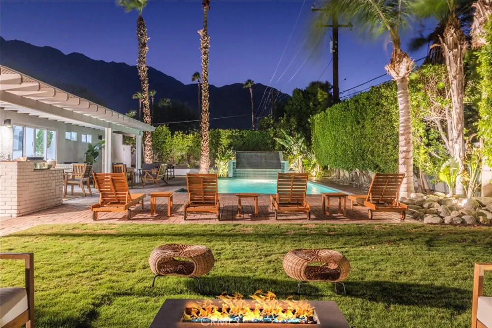 360 W Pico Palm Springs, CA 92262