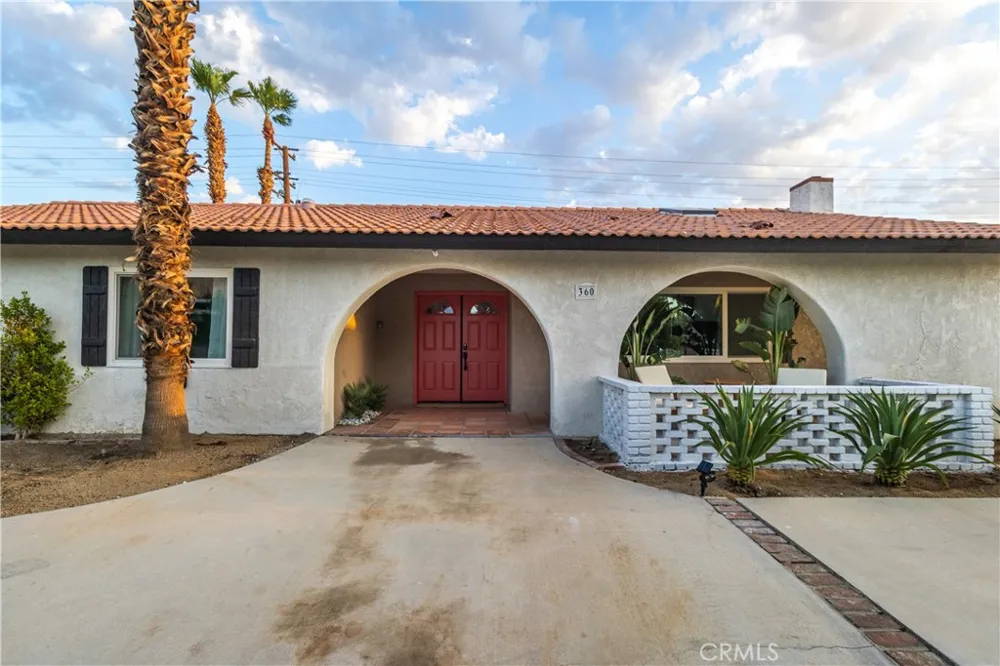 360 W Pico Palm Springs, CA 92262