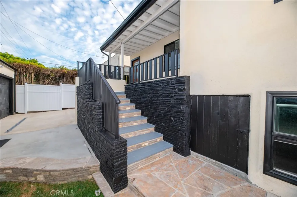 4832 S Victoria View Park, CA 90043