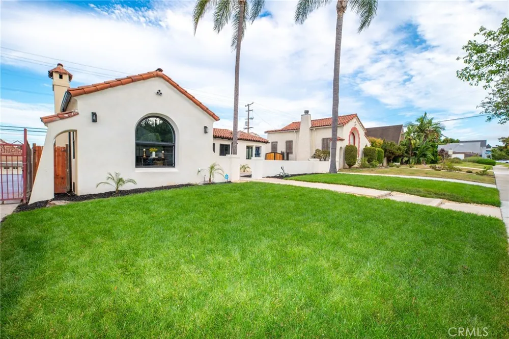 4832 S Victoria View Park, CA 90043