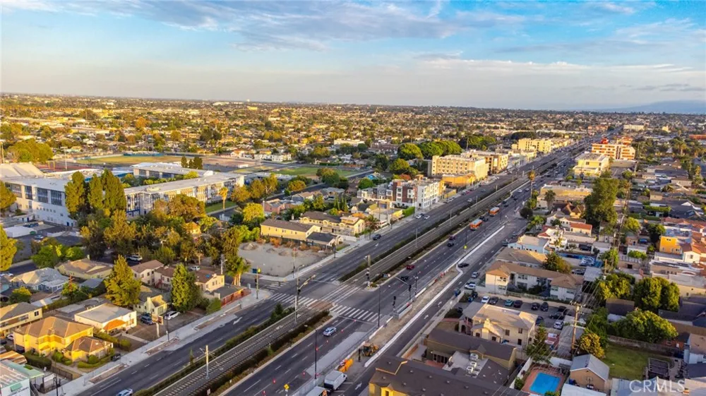 4832 S Victoria View Park, CA 90043