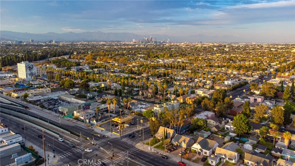 4832 S Victoria View Park, CA 90043