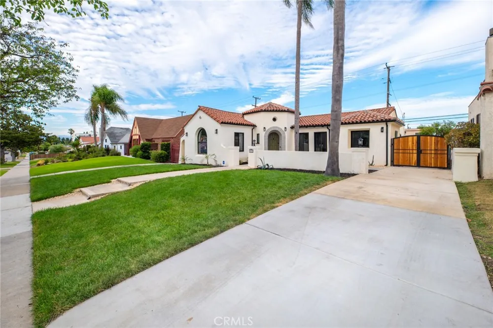 4832 S Victoria View Park, CA 90043