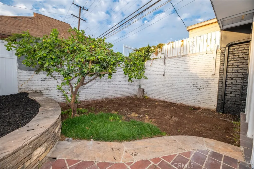 4832 S Victoria View Park, CA 90043