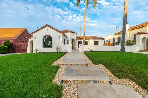 4832 S Victoria