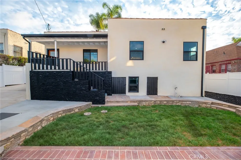4832 S Victoria View Park, CA 90043
