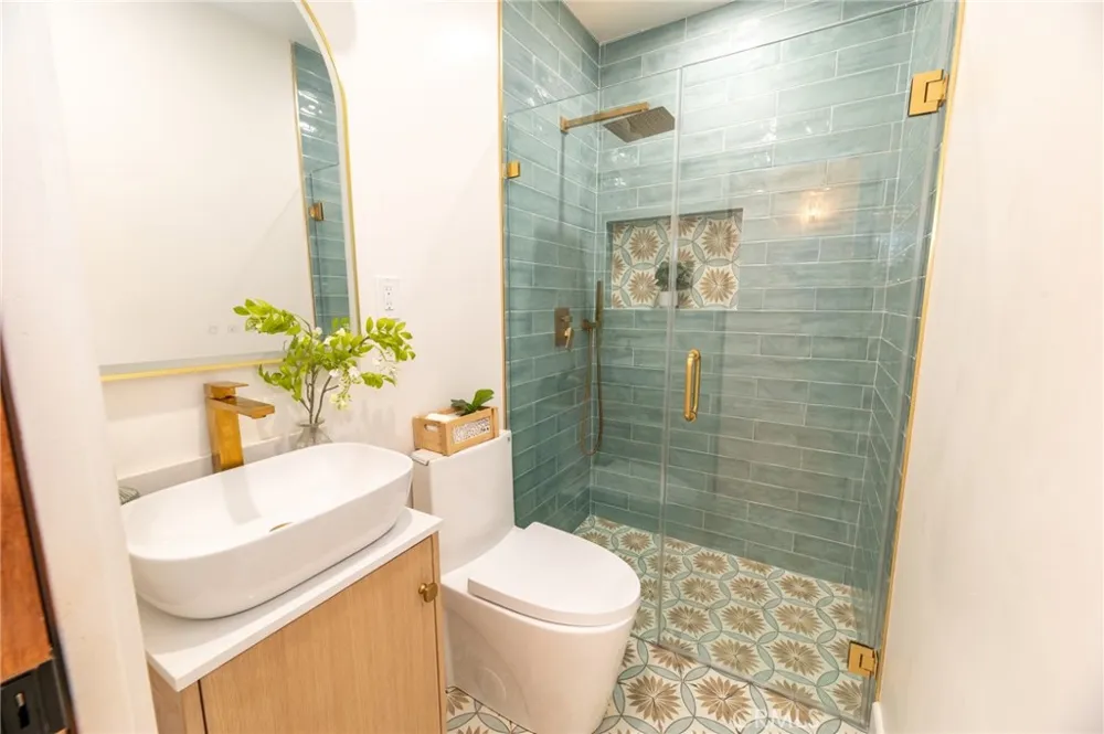 4832 S Victoria View Park, CA 90043