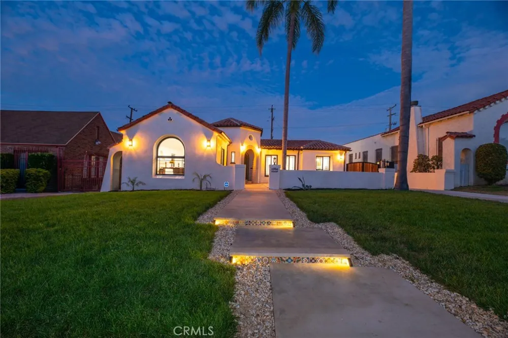 4832 S Victoria View Park, CA 90043