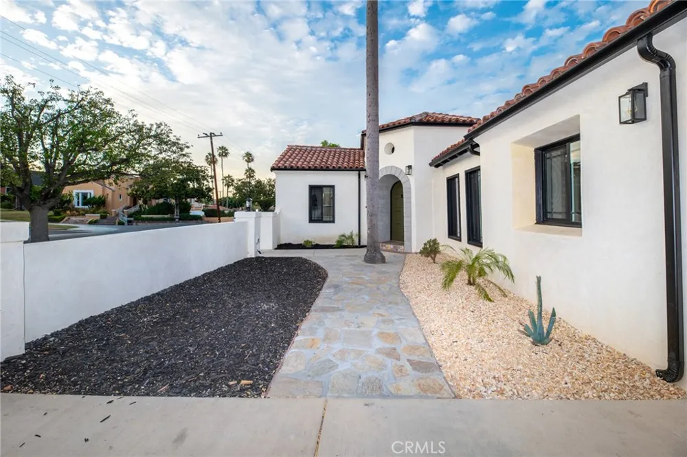 4832 S Victoria View Park, CA 90043