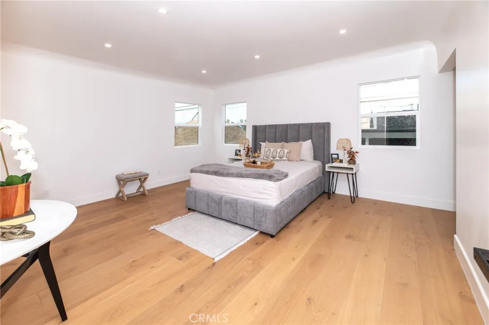 4832 S Victoria View Park, CA 90043