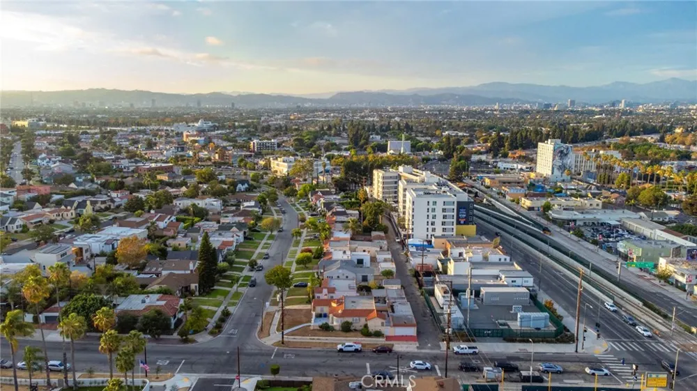 4832 S Victoria View Park, CA 90043