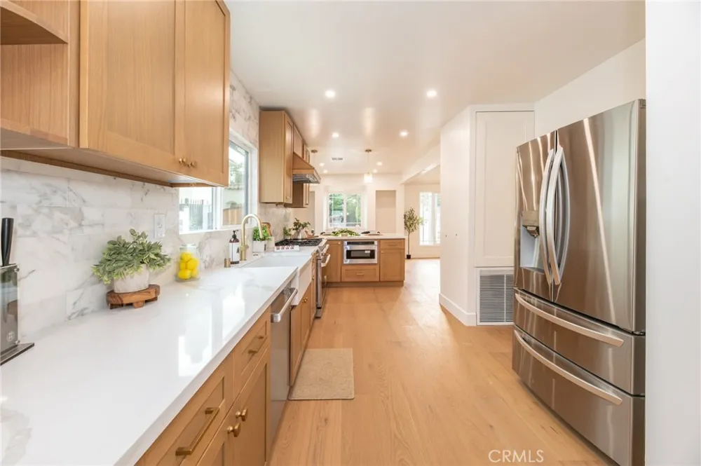4832 S Victoria View Park, CA 90043