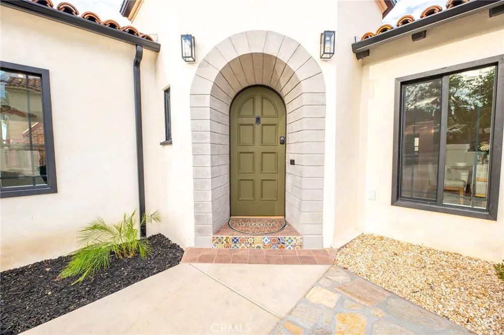 4832 S Victoria View Park, CA 90043