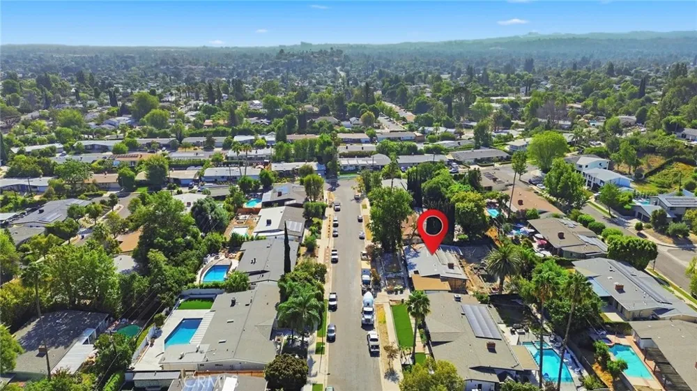 24222 Caris Woodland Hills, CA 91367