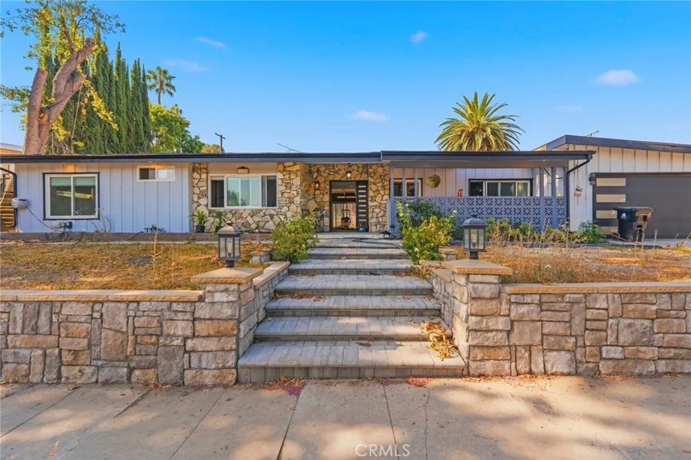 24222 Caris Woodland Hills, CA 91367