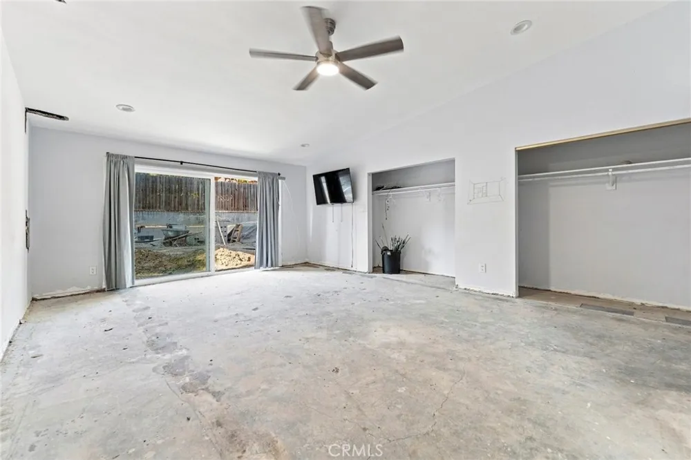 24222 Caris Woodland Hills, CA 91367