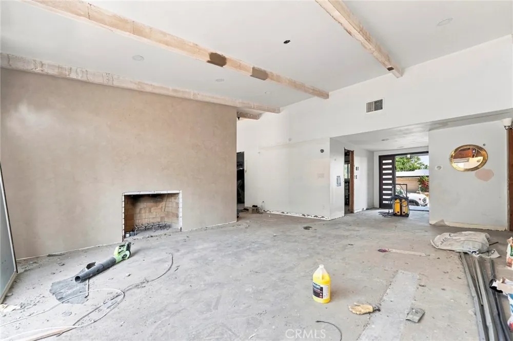 24222 Caris Woodland Hills, CA 91367