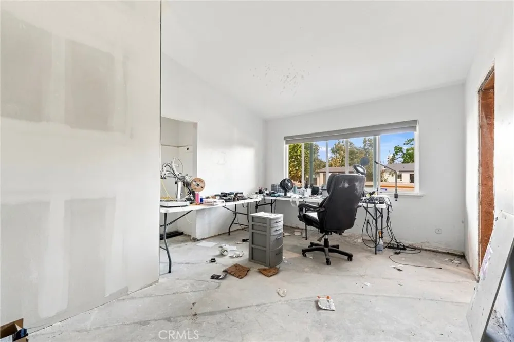 24222 Caris Woodland Hills, CA 91367