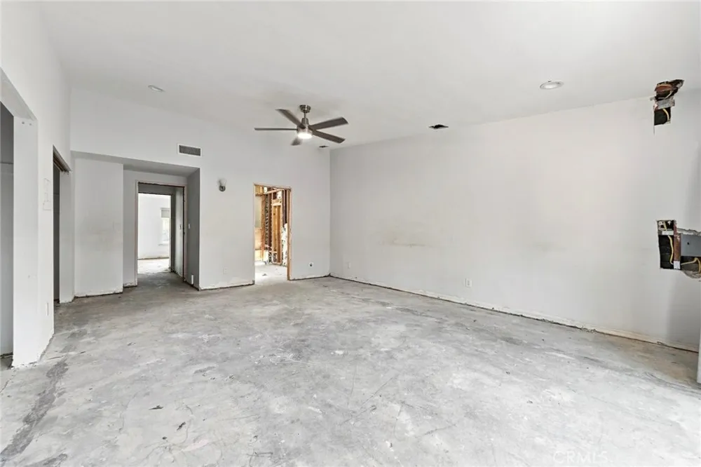 24222 Caris Woodland Hills, CA 91367